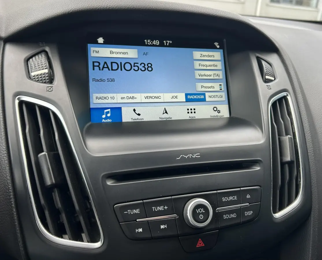 1.0 ST-Line 125PK | NL AUTO | Achteruitrijcamera | Navigatie | Grote Spoiler | 18 Inch | Parkeersensoren Voor en Achter | Cruise Control | Climate Control | Voorruitverwarming | Armsteun | 2