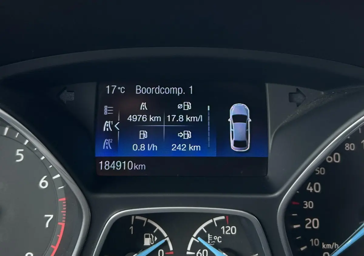 1.0 ST-Line 125PK | NL AUTO | Achteruitrijcamera | Navigatie | Grote Spoiler | 18 Inch | Parkeersensoren Voor en Achter | Cruise Control | Climate Control | Voorruitverwarming | Armsteun | 2