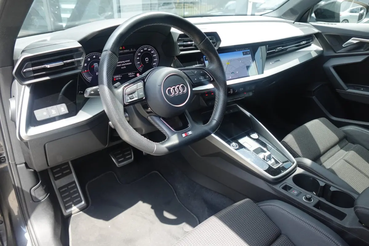 35 TFSI S-Line KEYLESS SFEER CARPLAY'