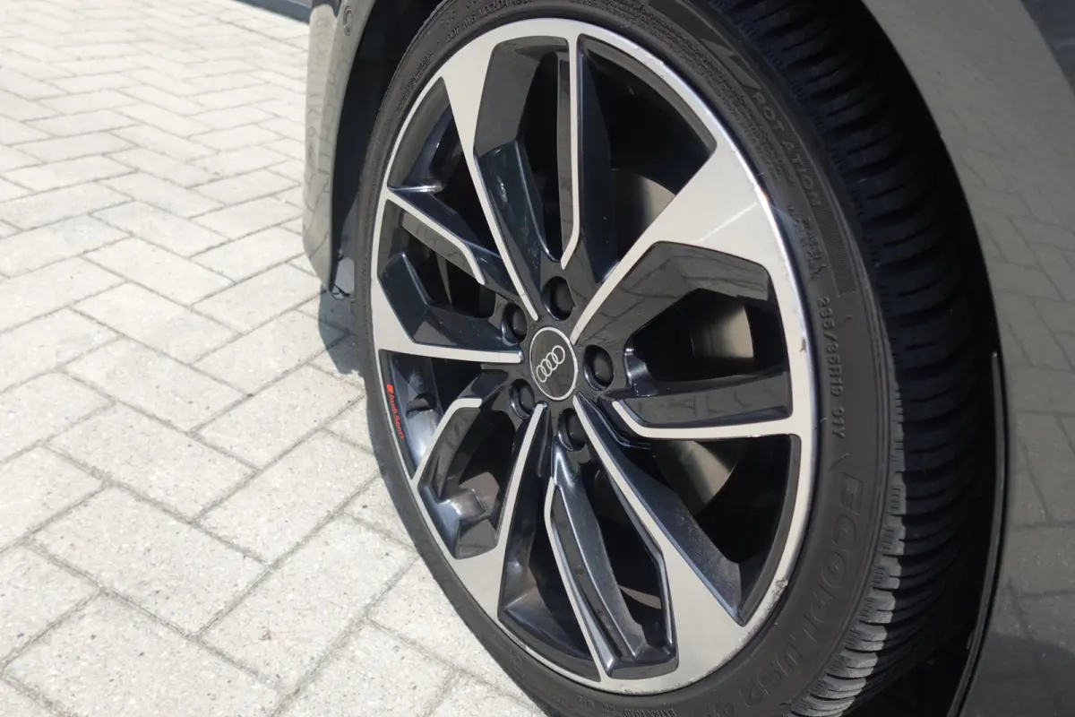 35 TFSI S-Line KEYLESS SFEER CARPLAY'