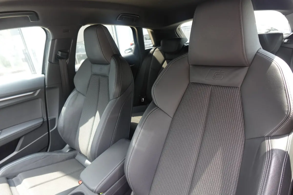 35 TFSI S-Line KEYLESS SFEER CARPLAY'