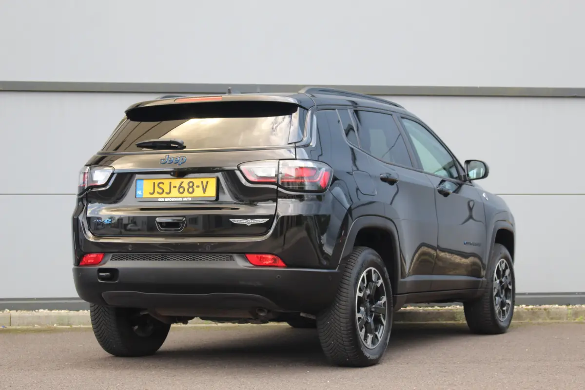 4xe 240 PK Plug-in Hybrid Trail Hawk | Adapt. Cruise | Leder | Memory Stoel | Stoelvent. | Camera | Carplay | Drive Assist | Keyless | Adapt. Cruise | LEDER | Memory Stoel | Stoelvent. | Cam