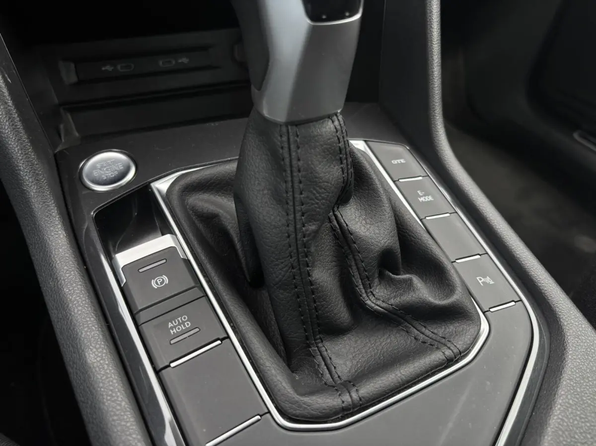 1.4 TSI eHybrid Business+ keyless camera