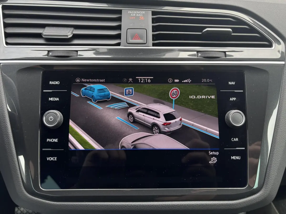1.4 TSI eHybrid Business+ keyless camera