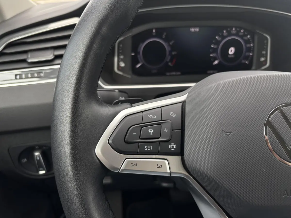 1.4 TSI eHybrid Business+ keyless camera