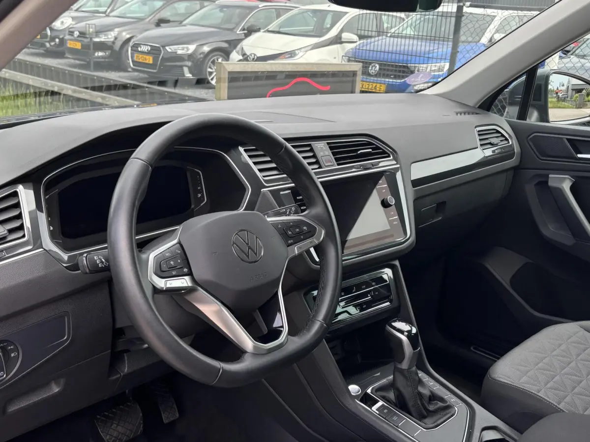 1.4 TSI eHybrid Business+ keyless camera