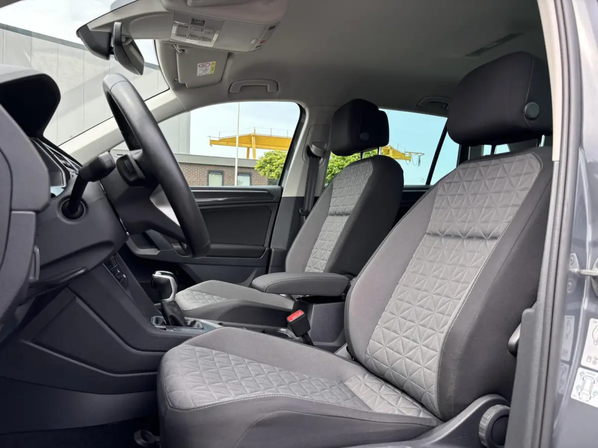 1.4 TSI eHybrid Business+ keyless camera