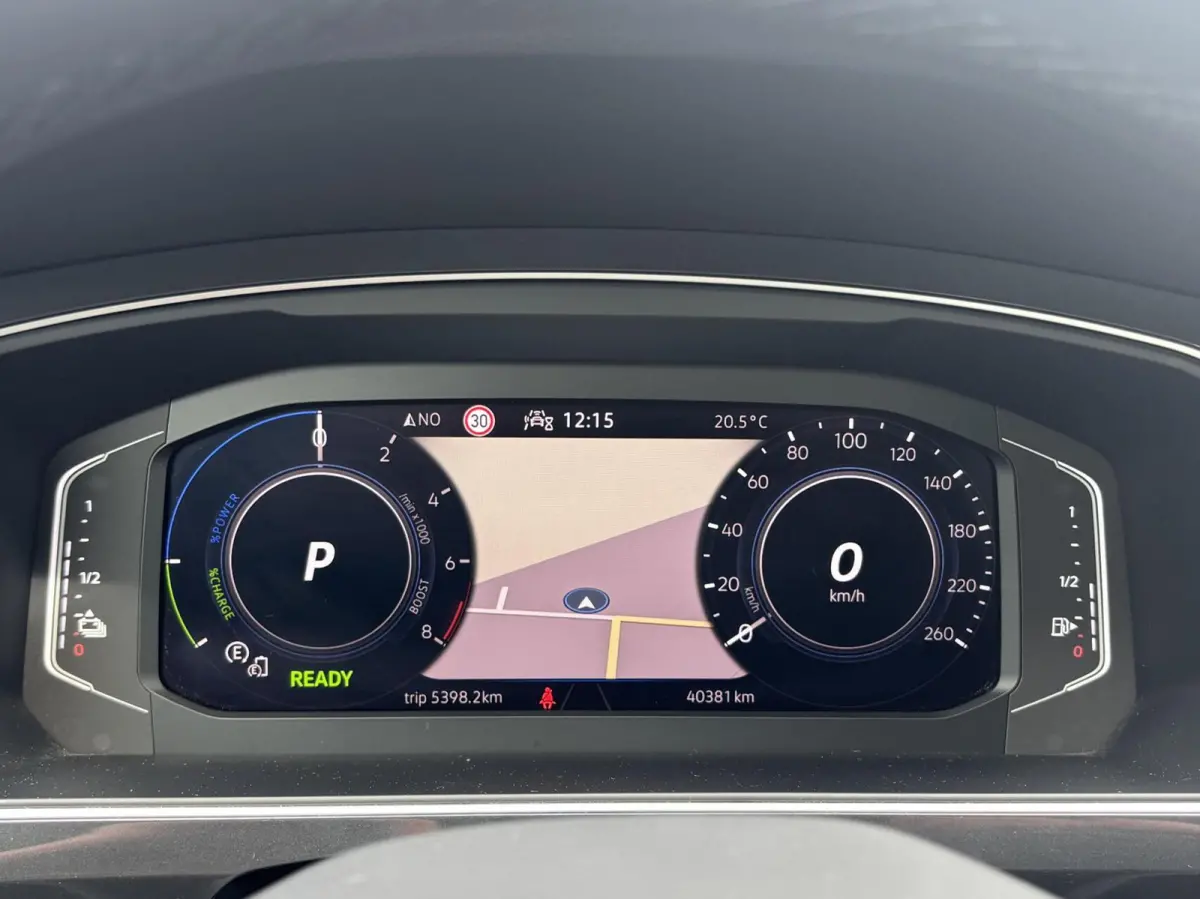 1.4 TSI eHybrid Business+ keyless camera