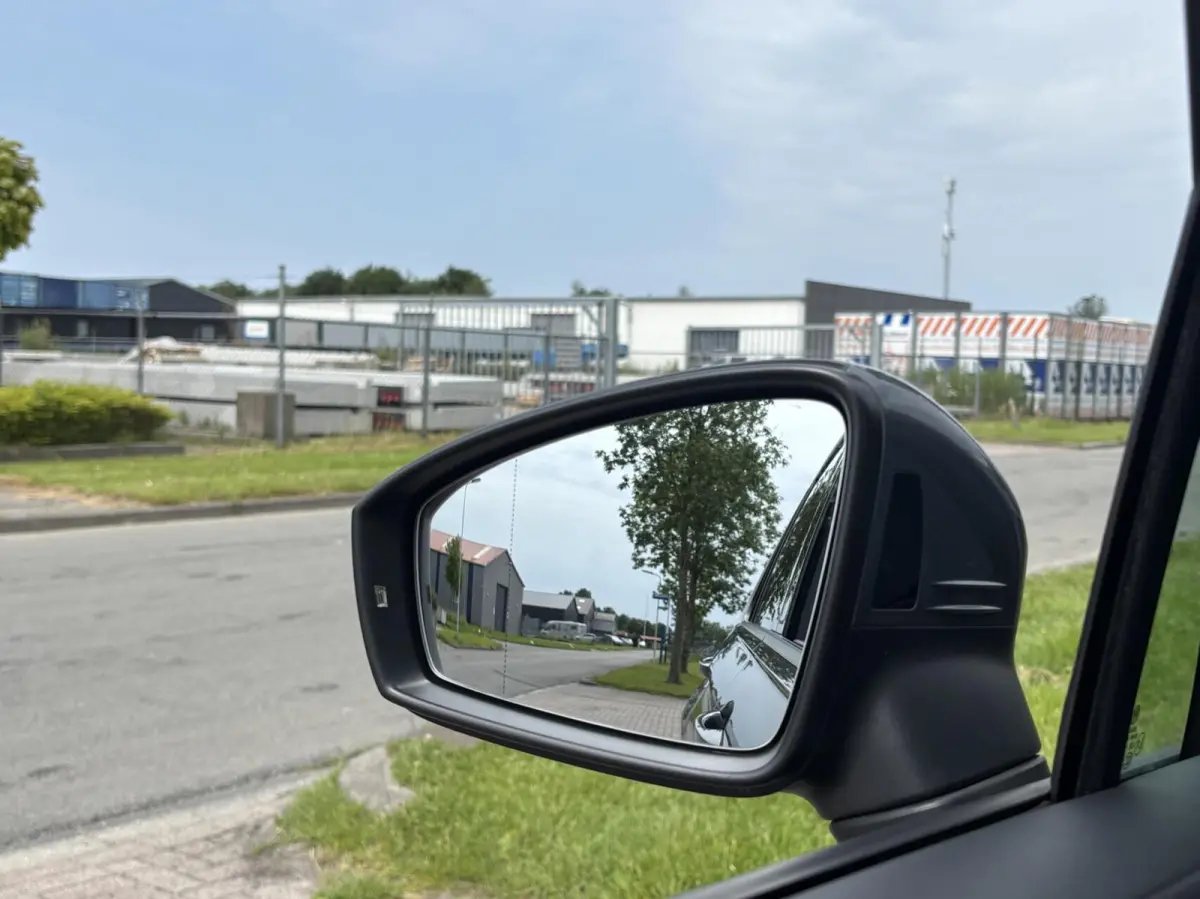 1.4 TSI eHybrid Business+ keyless camera