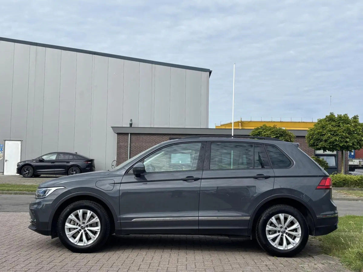 1.4 TSI eHybrid Business+ keyless camera