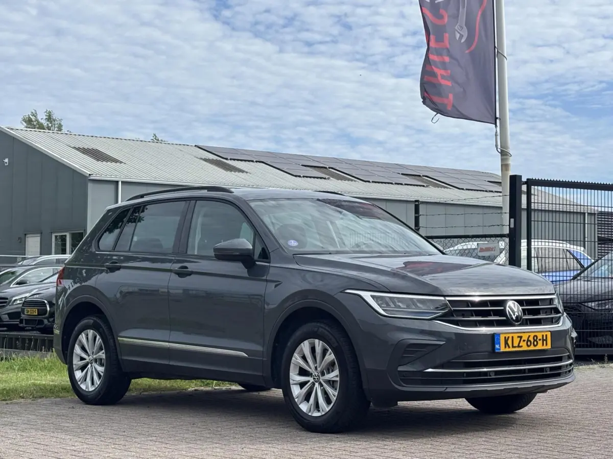 1.4 TSI eHybrid Business+ keyless camera
