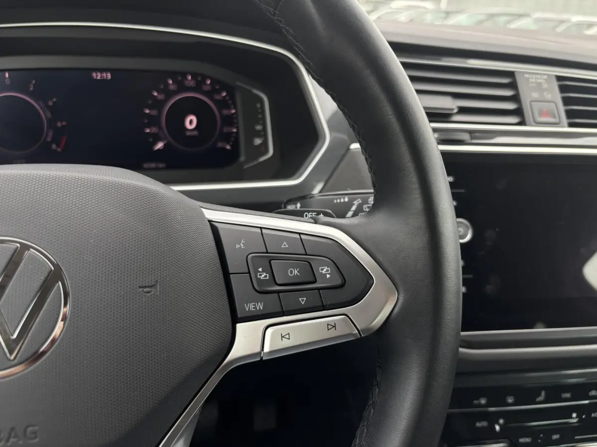 1.4 TSI eHybrid Business+ keyless camera
