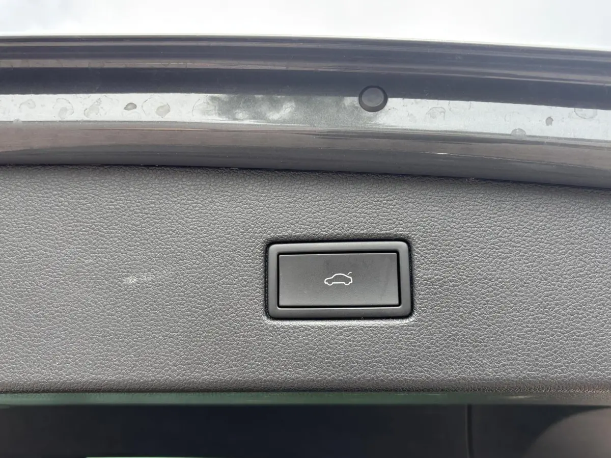 1.4 TSI eHybrid Business+ keyless camera