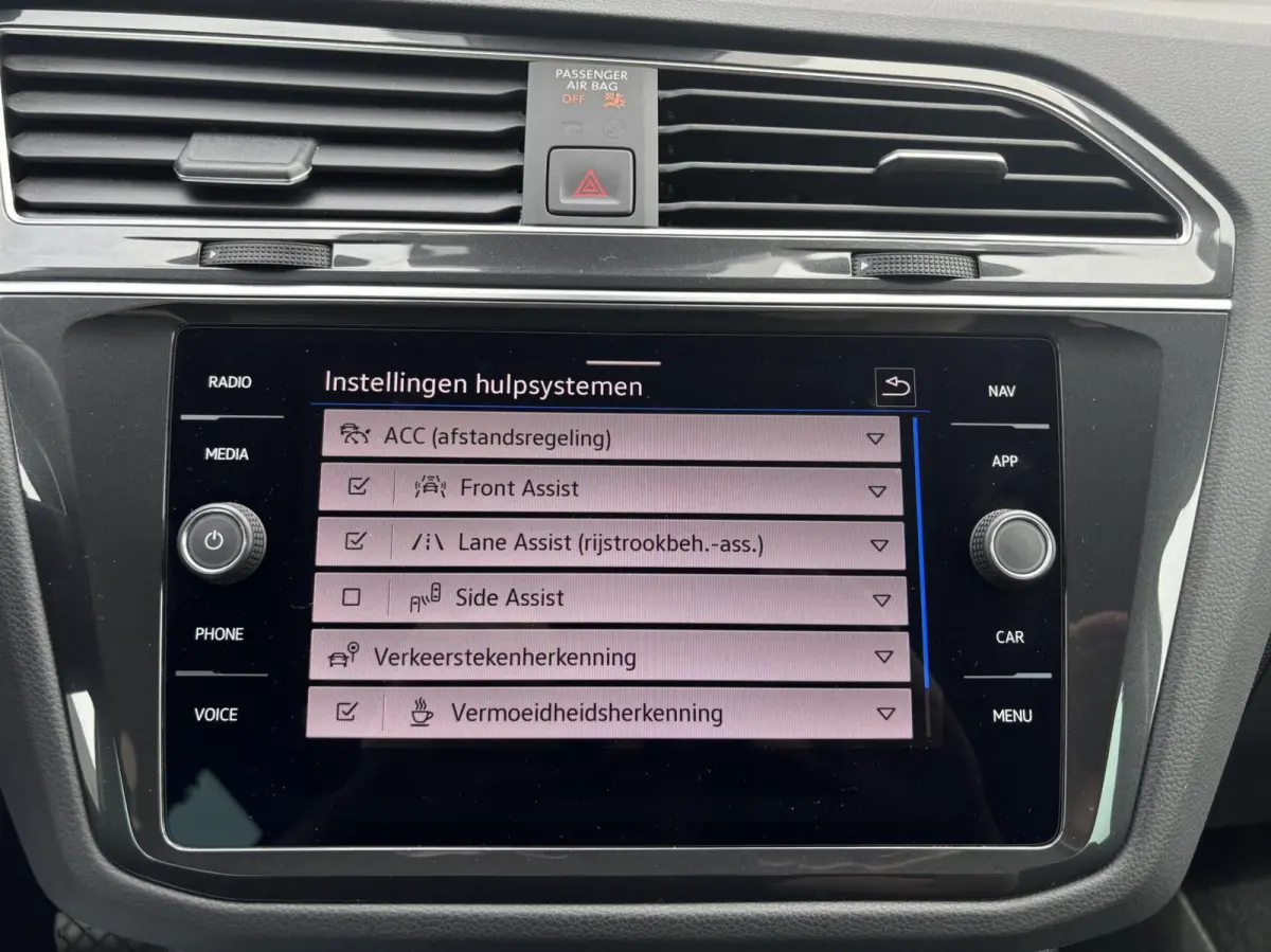 1.4 TSI eHybrid Business+ keyless camera