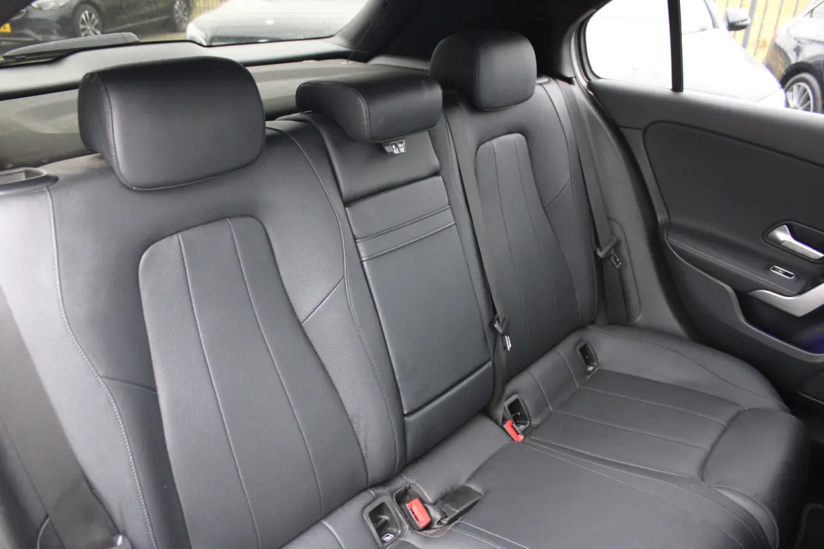 250e AUT8 Luxury Line (FACELIFT) LEDER SFEER NAVI TREKHAAK