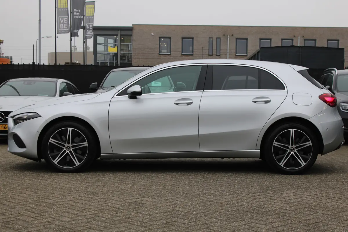 250e AUT8 Luxury Line (FACELIFT) LEDER SFEER NAVI TREKHAAK