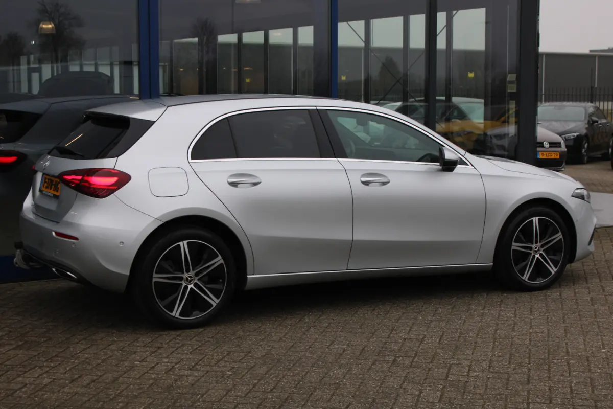 250e AUT8 Luxury Line (FACELIFT) LEDER SFEER NAVI TREKHAAK