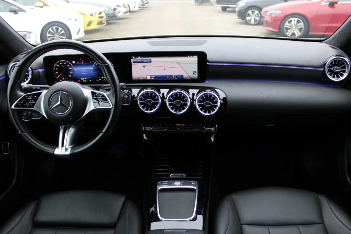 250e AUT8 Luxury Line (FACELIFT) LEDER SFEER NAVI TREKHAAK