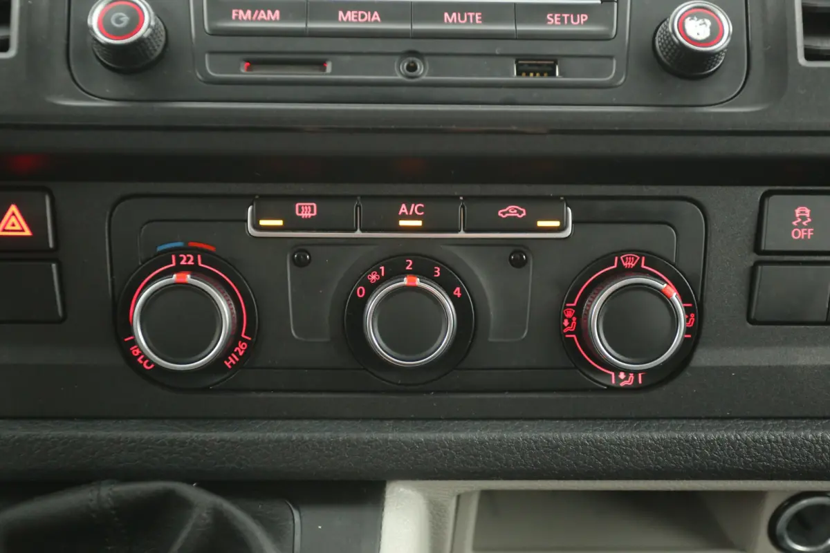 2.0 TDI L2H1 140PK | Airco | Cruise | Trekhaak | 3 Zits | Sidebars