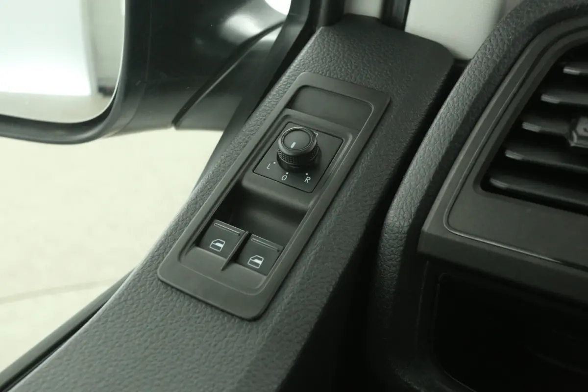 2.0 TDI L2H1 140PK | Airco | Cruise | Trekhaak | 3 Zits | Sidebars
