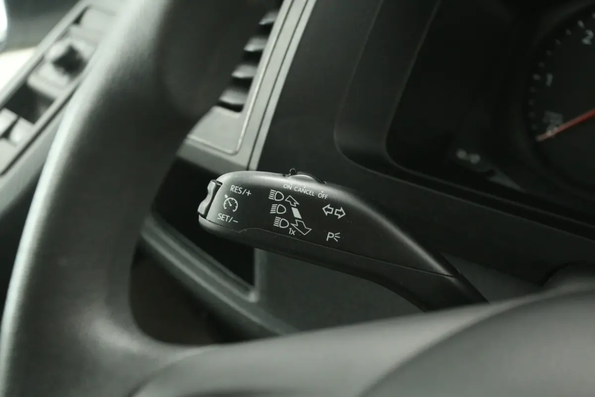 2.0 TDI L2H1 140PK | Airco | Cruise | Trekhaak | 3 Zits | Sidebars