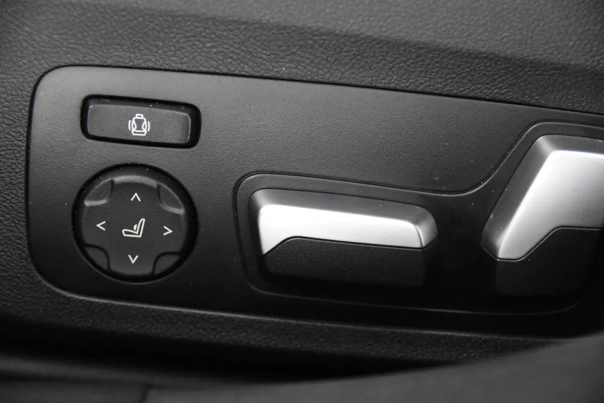 320 e *1ste Eigenaar*Leer*Stoelverwarming*Navigatie*PDC*