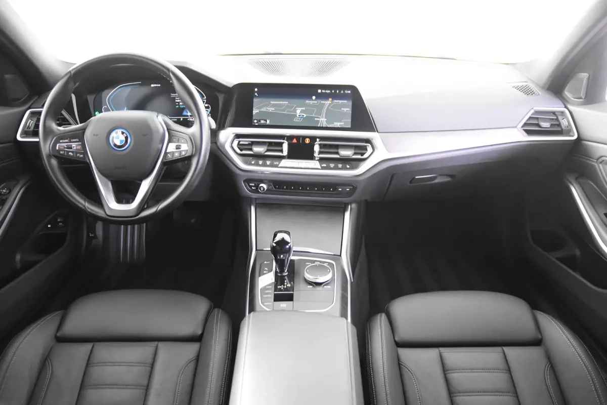 320 e *1ste Eigenaar*Leer*Stoelverwarming*Navigatie*PDC*