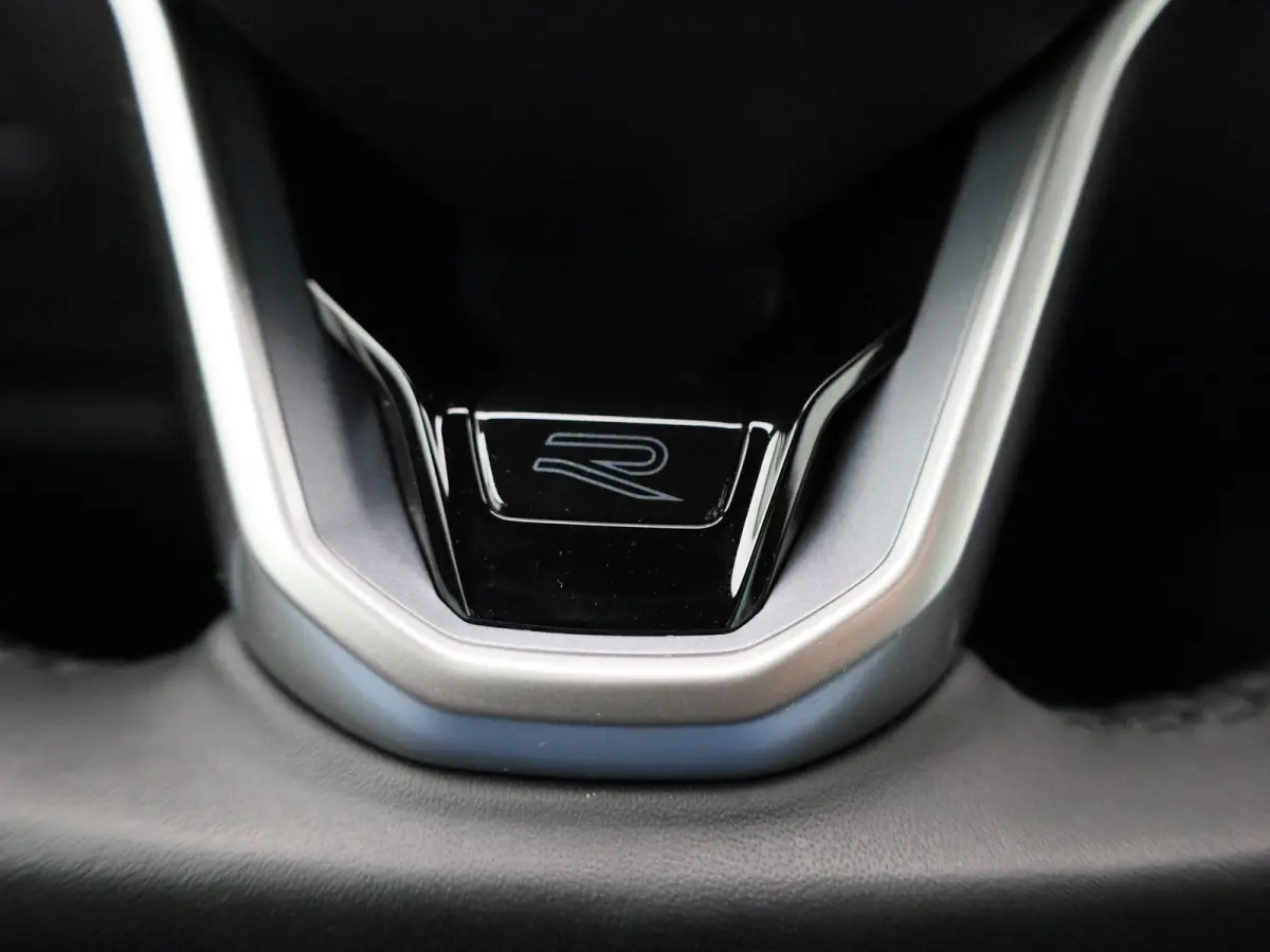1.4 TSI eHybrid R-Line Business+ 245 PK| | SOH 86,5% | Dealeronderhouden | Trekhaak | Navigatie Pro | 360 Camera | Stoelverwarming Voor & Achter | Stuurwielverwarming