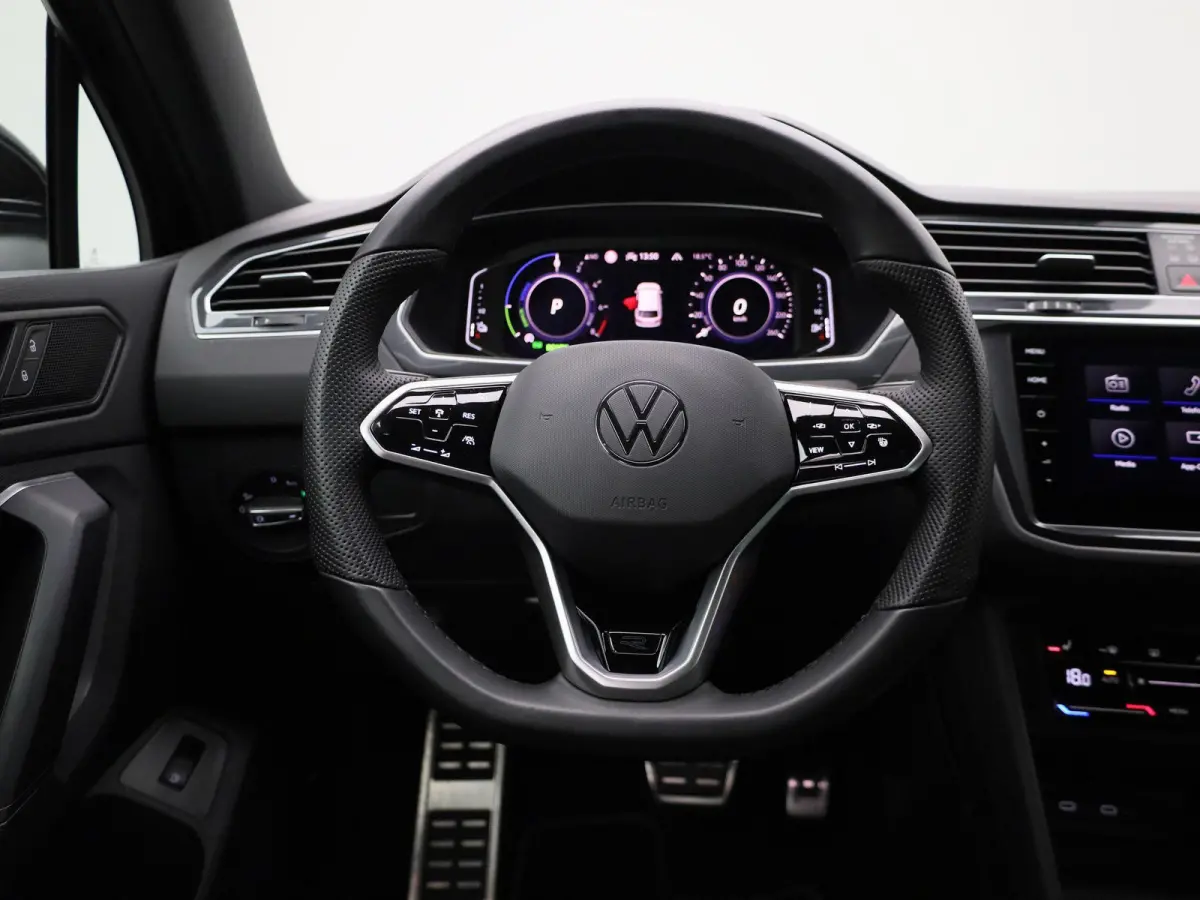 1.4 TSI eHybrid R-Line Business+ 245 PK| | SOH 86,5% | Dealeronderhouden | Trekhaak | Navigatie Pro | 360 Camera | Stoelverwarming Voor & Achter | Stuurwielverwarming