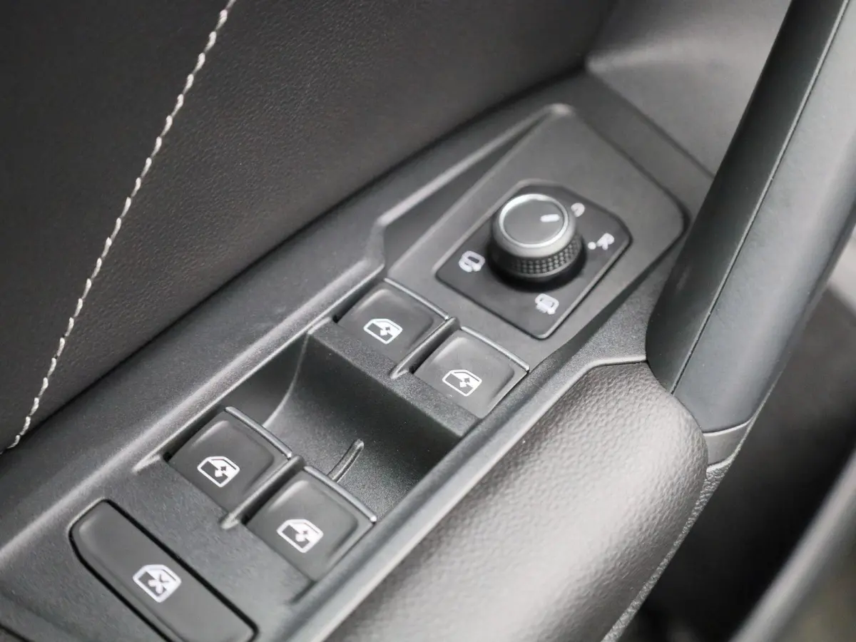 1.4 TSI eHybrid R-Line Business+ 245 PK| | SOH 86,5% | Dealeronderhouden | Trekhaak | Navigatie Pro | 360 Camera | Stoelverwarming Voor & Achter | Stuurwielverwarming