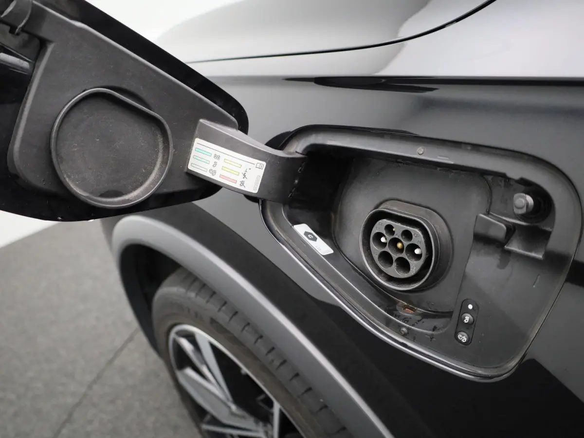 1.4 TSI eHybrid R-Line Business+ 245 PK| | SOH 86,5% | Dealeronderhouden | Trekhaak | Navigatie Pro | 360 Camera | Stoelverwarming Voor & Achter | Stuurwielverwarming