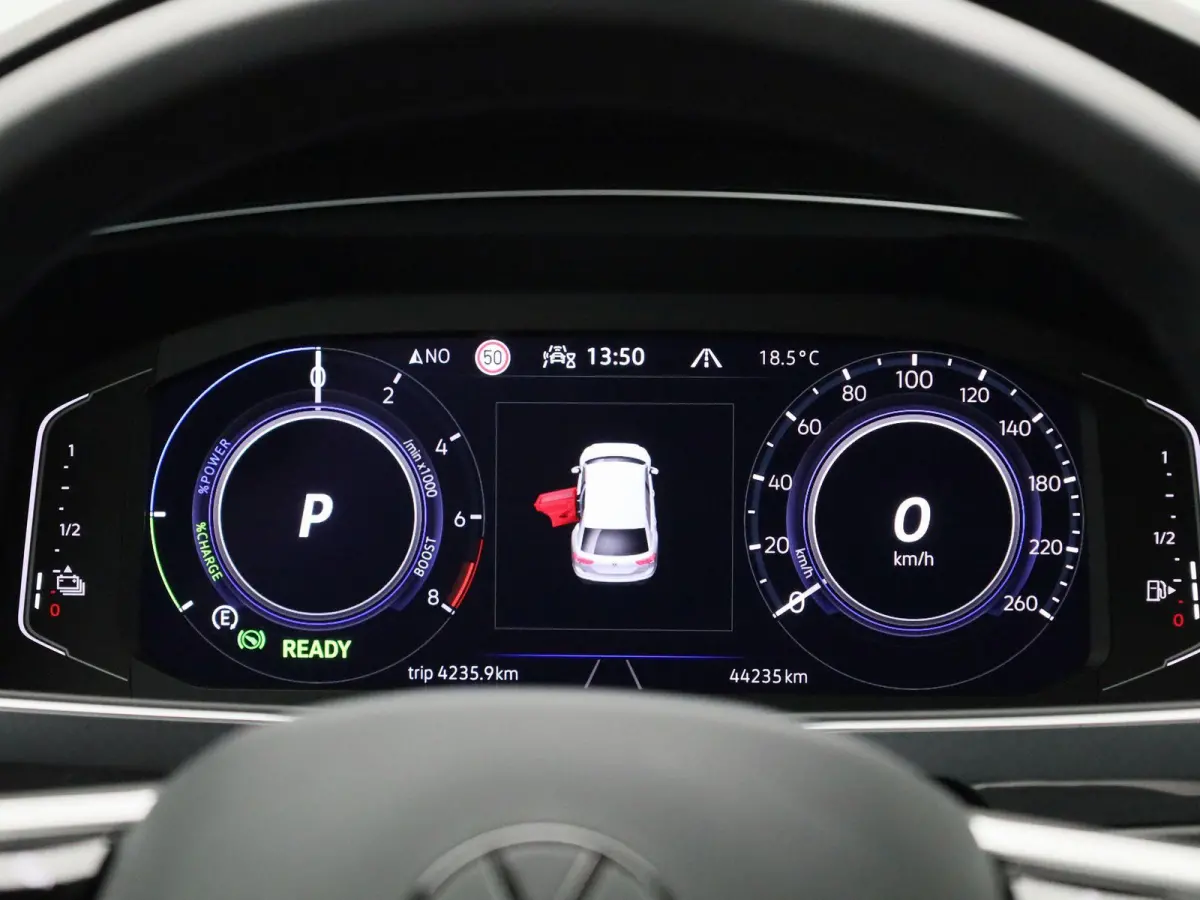 1.4 TSI eHybrid R-Line Business+ 245 PK| | SOH 86,5% | Dealeronderhouden | Trekhaak | Navigatie Pro | 360 Camera | Stoelverwarming Voor & Achter | Stuurwielverwarming