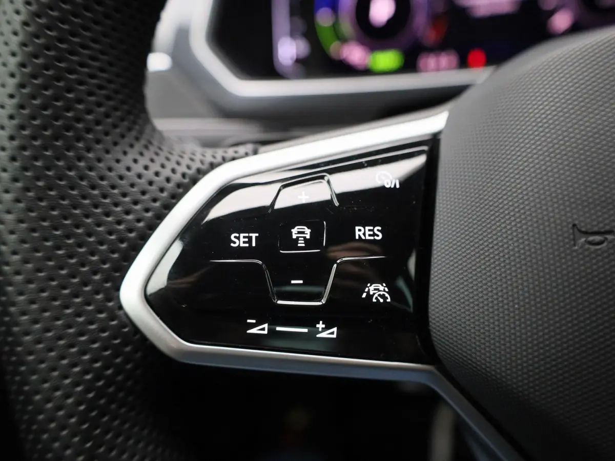 1.4 TSI eHybrid R-Line Business+ 245 PK| | SOH 86,5% | Dealeronderhouden | Trekhaak | Navigatie Pro | 360 Camera | Stoelverwarming Voor & Achter | Stuurwielverwarming