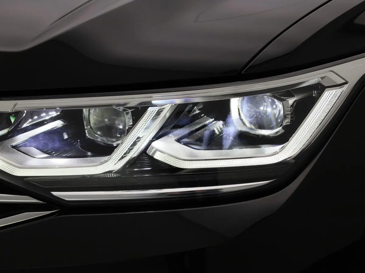 1.4 TSI eHybrid R-Line Business+ 245 PK| | SOH 86,5% | Dealeronderhouden | Trekhaak | Navigatie Pro | 360 Camera | Stoelverwarming Voor & Achter | Stuurwielverwarming