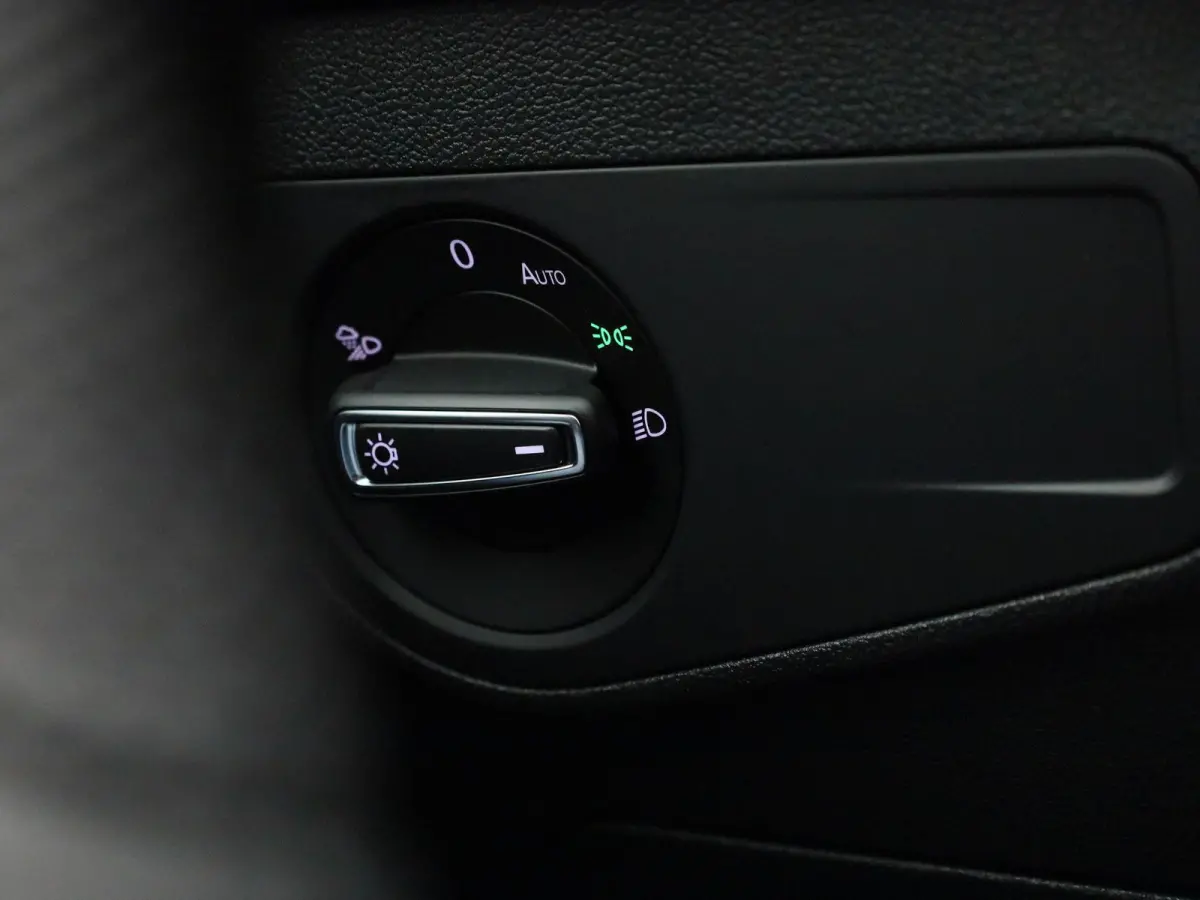 1.4 TSI eHybrid R-Line Business+ 245 PK| | SOH 86,5% | Dealeronderhouden | Trekhaak | Navigatie Pro | 360 Camera | Stoelverwarming Voor & Achter | Stuurwielverwarming