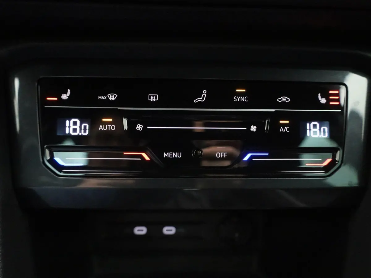 1.4 TSI eHybrid R-Line Business+ 245 PK| | SOH 86,5% | Dealeronderhouden | Trekhaak | Navigatie Pro | 360 Camera | Stoelverwarming Voor & Achter | Stuurwielverwarming