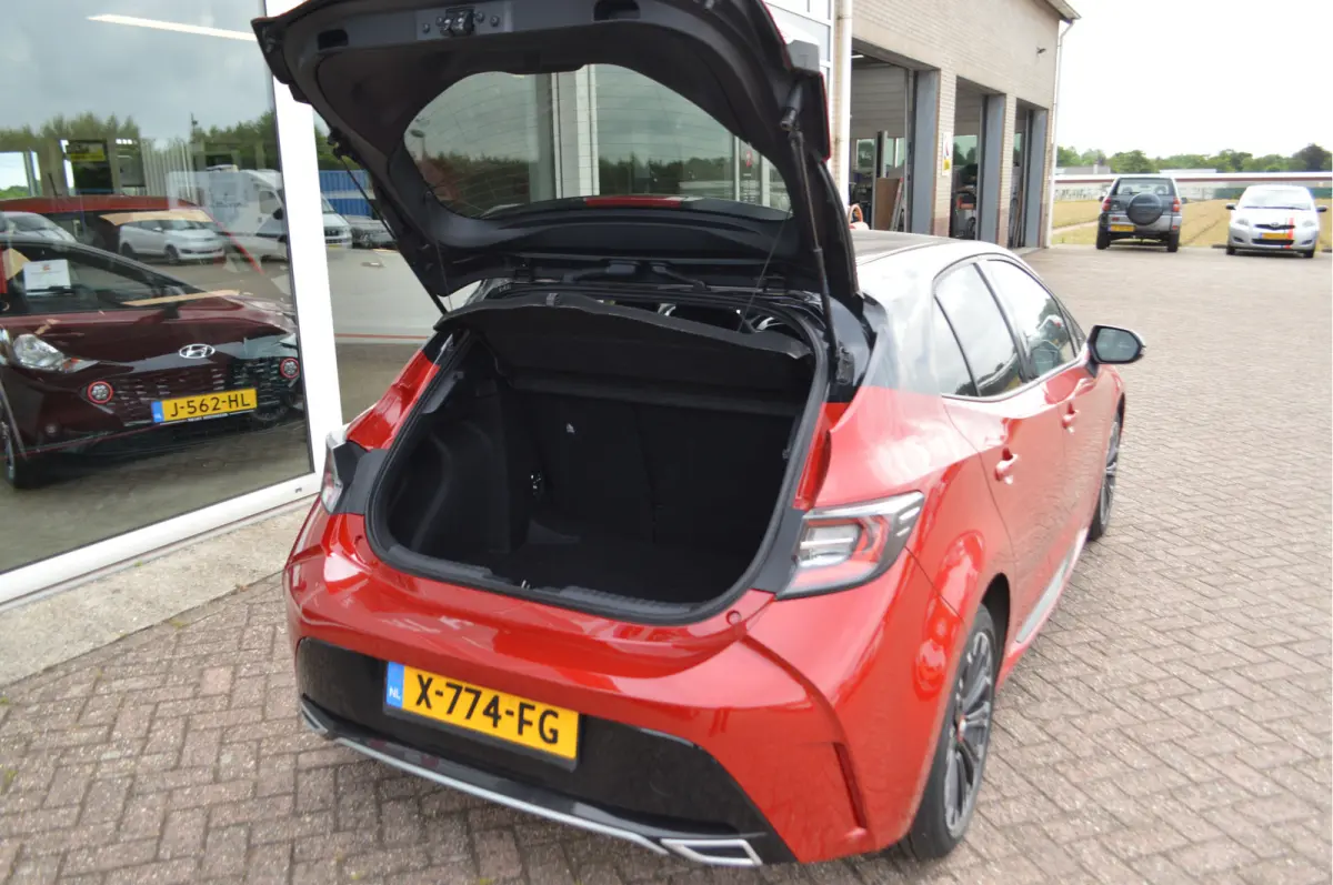 1.8 Hybrid GR-Sport | NL auto | Bi-Tone | Adapt. Cruise | +++