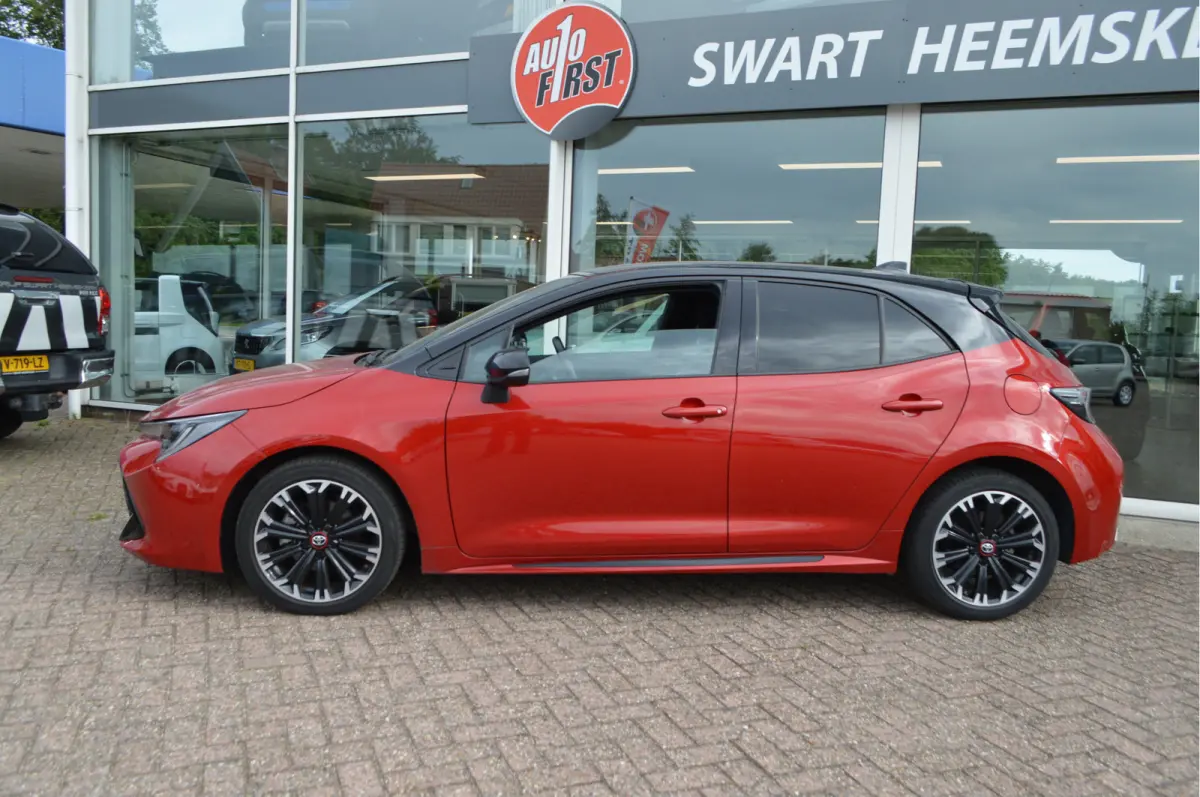 1.8 Hybrid GR-Sport | NL auto | Bi-Tone | Adapt. Cruise | +++