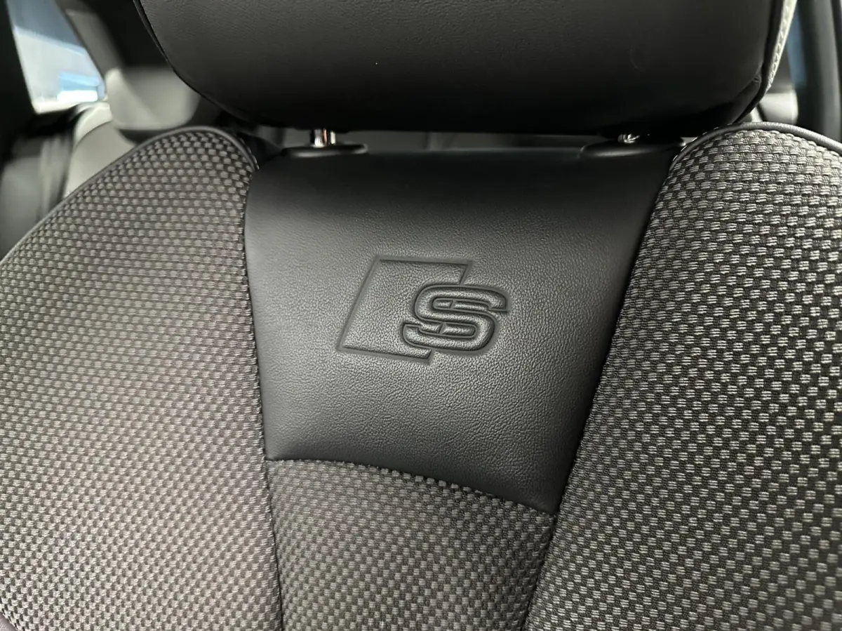 40 e-tron Advance Sport NAVI VIRTUAL TREKHAAK.