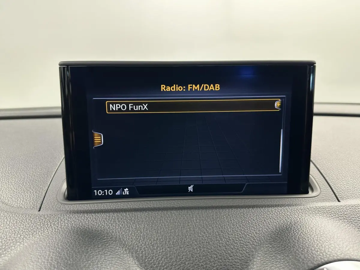 40 e-tron Advance Sport NAVI VIRTUAL TREKHAAK.