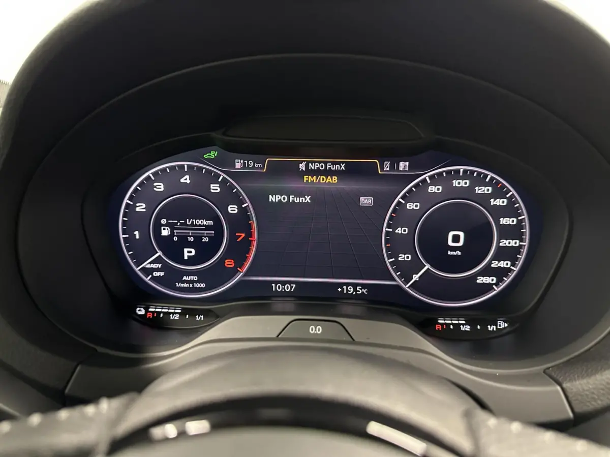 40 e-tron Advance Sport NAVI VIRTUAL TREKHAAK.