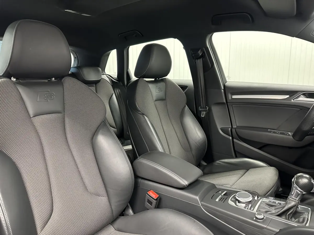 40 e-tron Advance Sport NAVI VIRTUAL TREKHAAK.