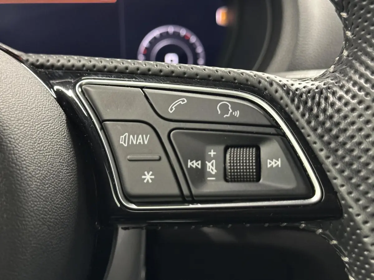 40 e-tron Advance Sport NAVI VIRTUAL TREKHAAK.
