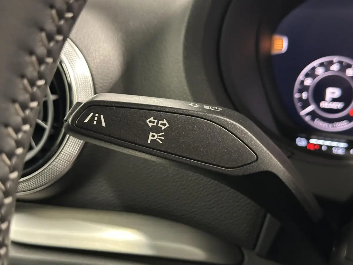40 e-tron Advance Sport NAVI VIRTUAL TREKHAAK.