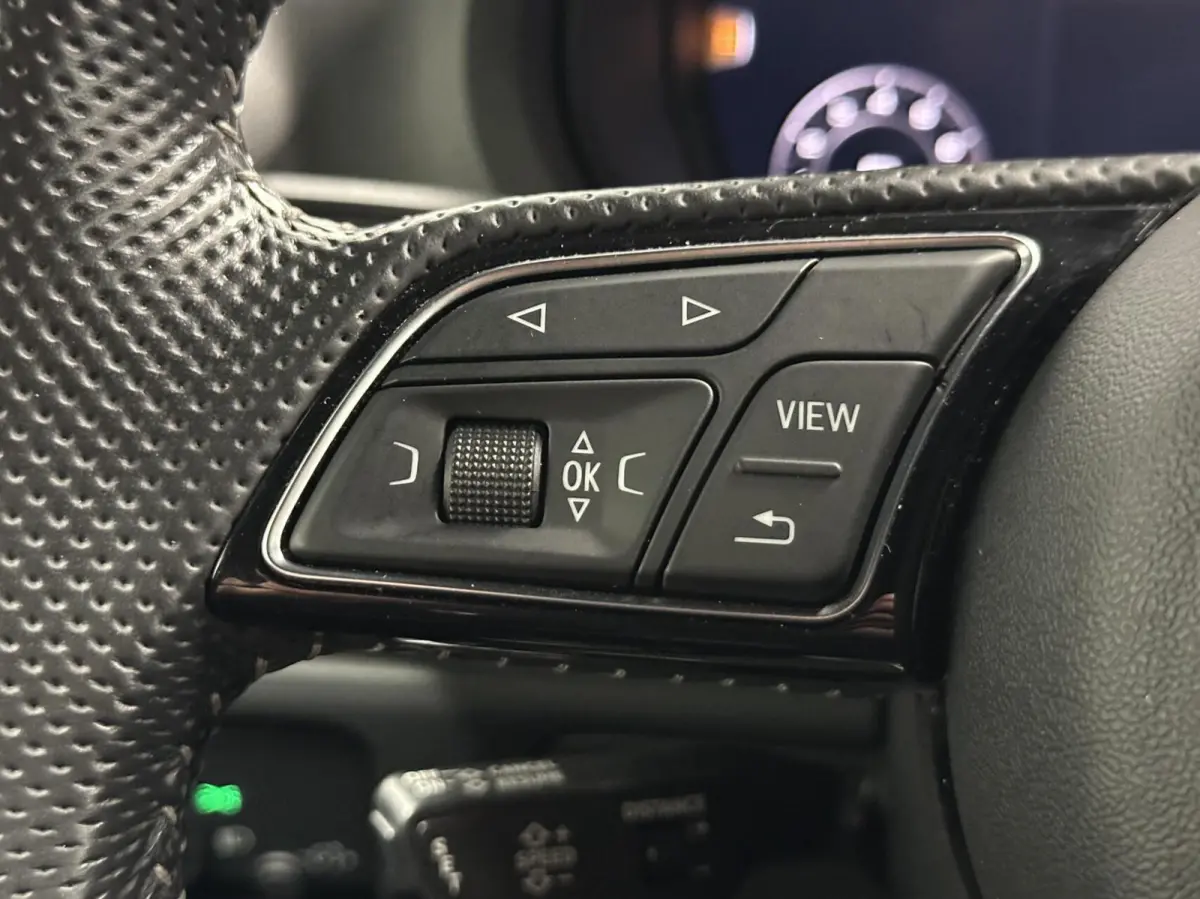 40 e-tron Advance Sport NAVI VIRTUAL TREKHAAK.