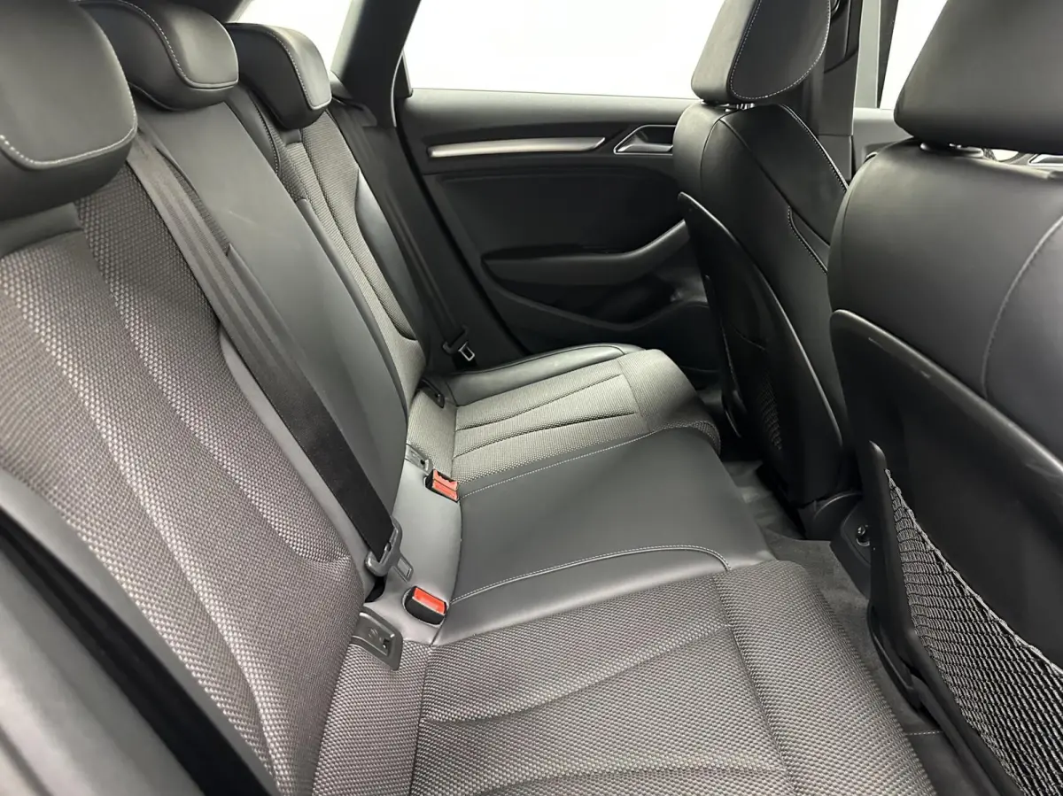 40 e-tron Advance Sport NAVI VIRTUAL TREKHAAK.
