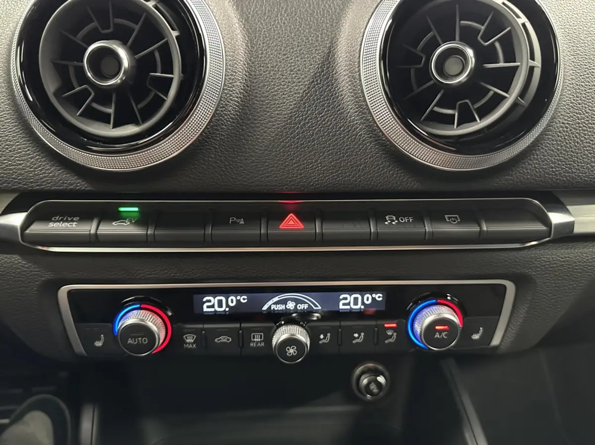 40 e-tron Advance Sport NAVI VIRTUAL TREKHAAK.