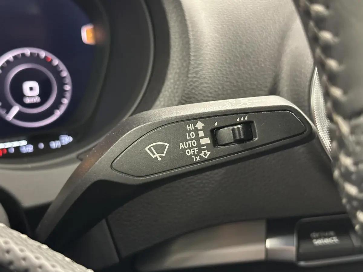 40 e-tron Advance Sport NAVI VIRTUAL TREKHAAK.
