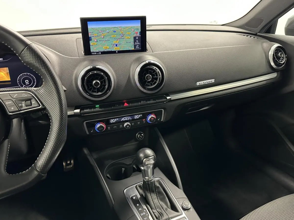 40 e-tron Advance Sport NAVI VIRTUAL TREKHAAK.