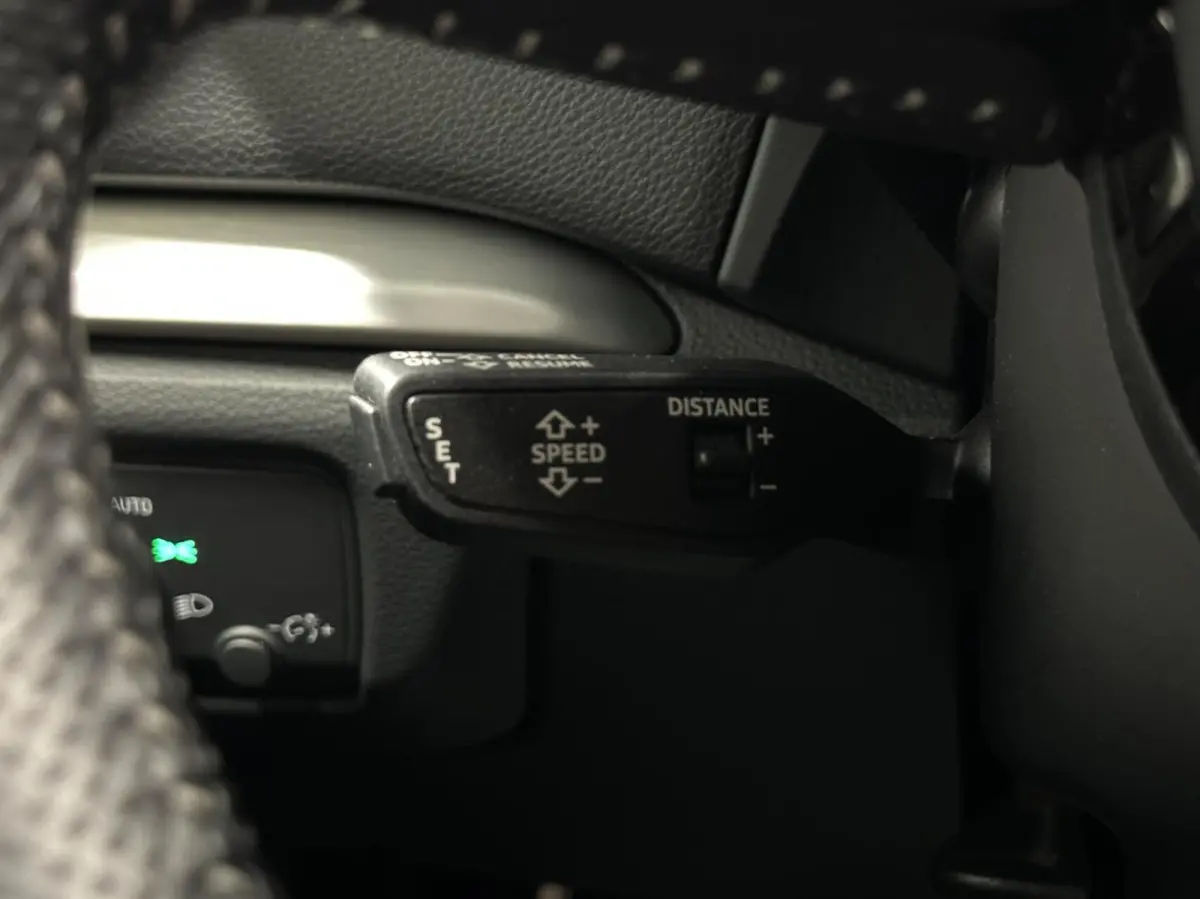 40 e-tron Advance Sport NAVI VIRTUAL TREKHAAK.
